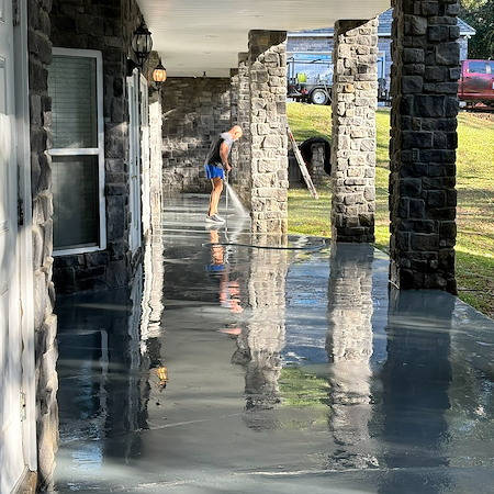 Why pressure washing in february makes sense for daphne homes